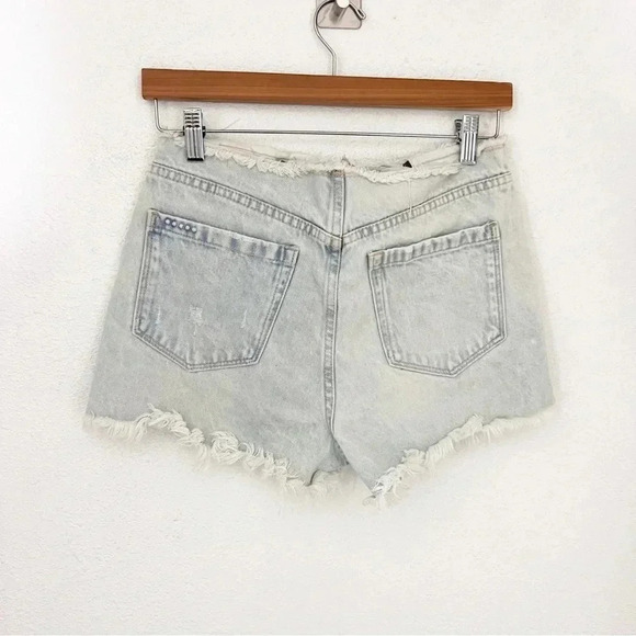Blank NYC Light Wash The Barrow Vintage High Rise Jean Shorts, Size 27 - Picture 4 of 10